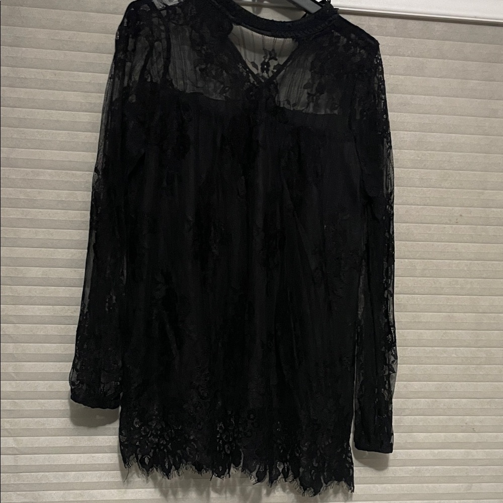 ANDREE BY UNIT Black Lace Top